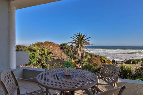 Hermanus Beachfront Lodge