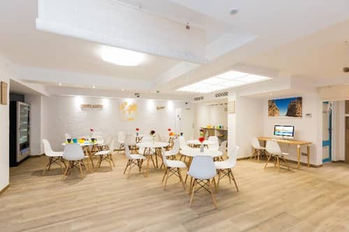Y Hostel - Albergue Juvenil