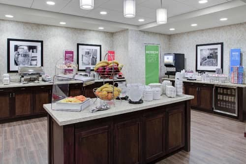 Hampton Inn & Suites Manchester