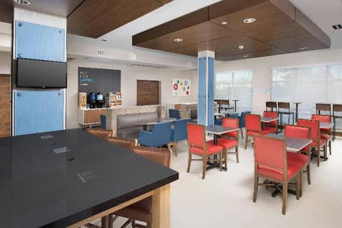 Holiday Inn Express and Suites San Antonio North -