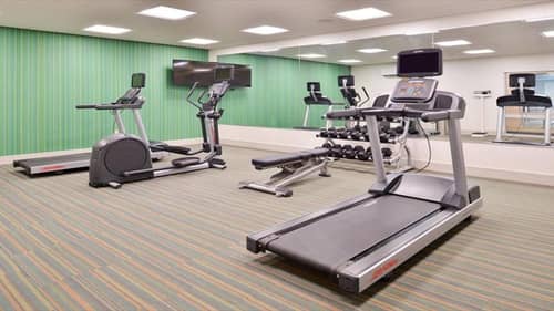 Holiday Inn Express and Suites Parkersburg East