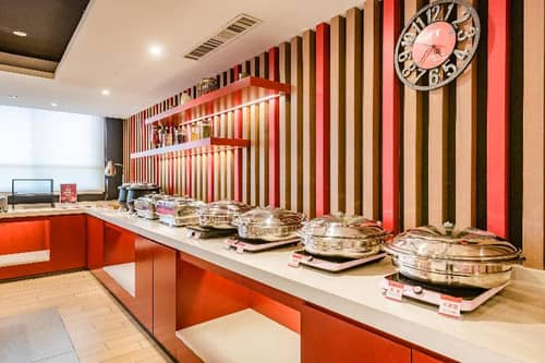 Ibis Hotel (Luoyang Government Bao Long Plaza)