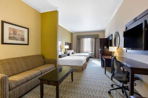 The Oaks Hotel & Suites