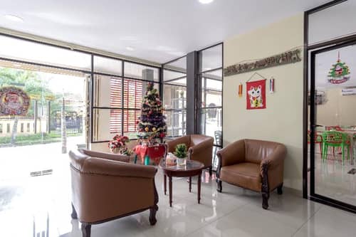 Super OYO 283 Helvetia Residence