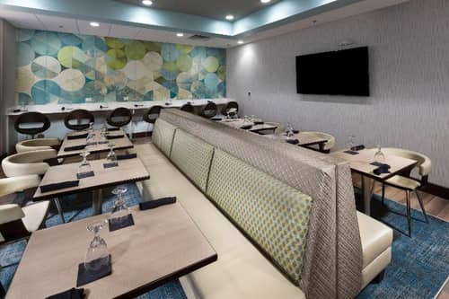 Holiday Inn & Suites Arden - Asheville Airport