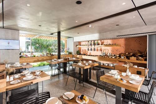 Pilot Amphora Boutique Hotel