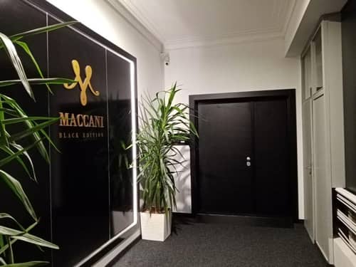 Maccani Black Luxury Suites