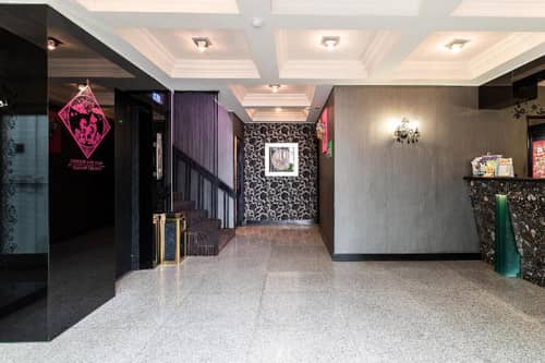 The Riverside Hotel Fashion