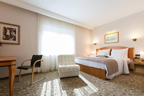 Sterling Hotel
