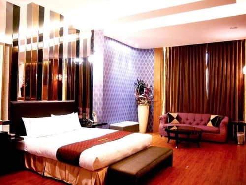 Moonshy Boutique Motel