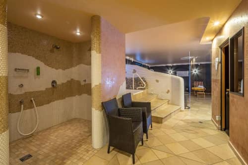 SL'otel im Parforcehaus