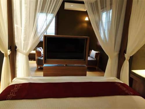 8080 Villa