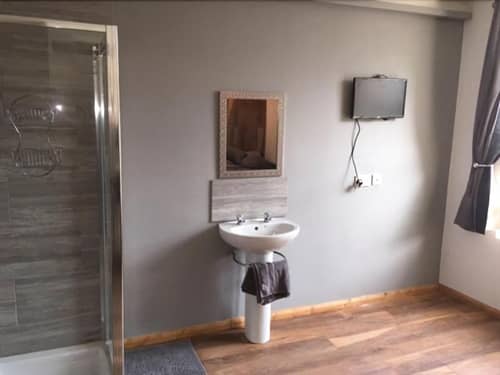 Oyo The Bull On The Bridge Hotel