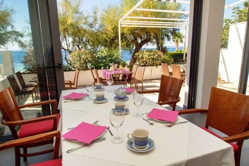 Beachfront Villa Mediteran