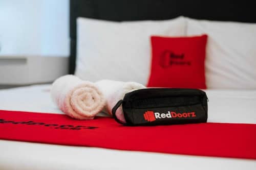 RedDoorz near Colgante Bridge Naga City