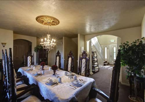 Lions Gate Manor Bed And Breakfast