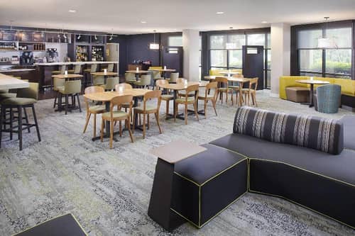 Courtyard By Marriott Roanoke Airport