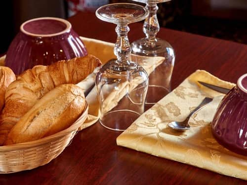 Logis Hotel Au Relais Nivernais