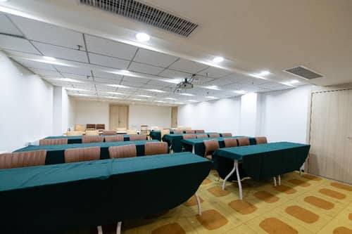 Ji Hotel (Urumqi Railway Bureau)