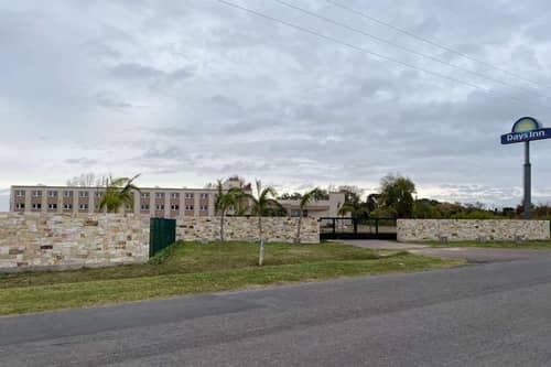 Days Inn by Wyndham Zarate