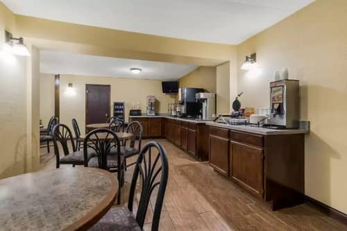 Econo Lodge Inn & Suites Yankton