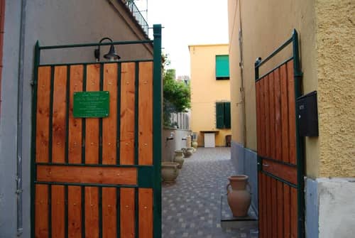 Guest House A Stone's Throw From The Port