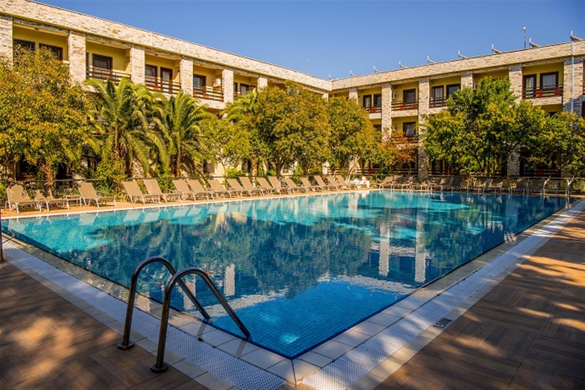 Iris Hotel & Spa