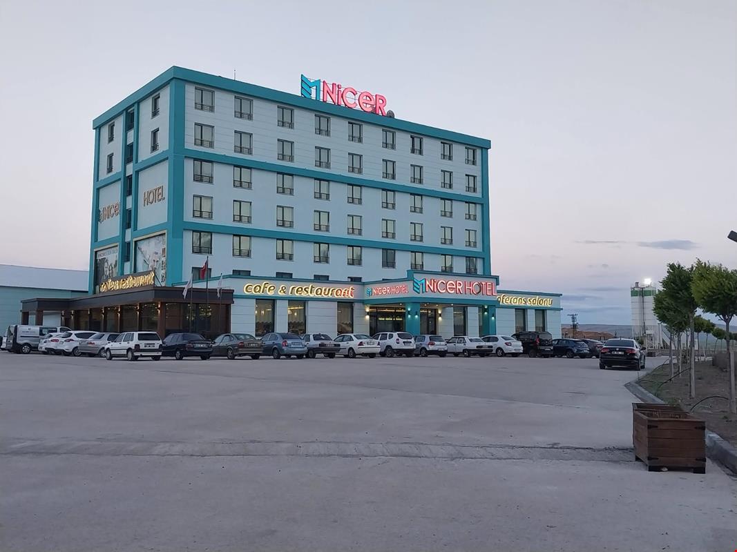Nicer Hotel