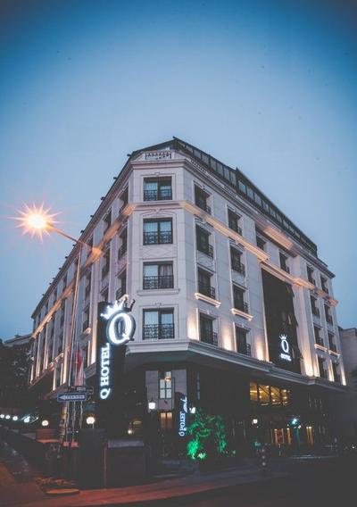 Q Hotel