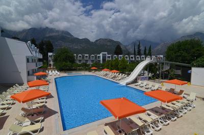 Omorfi Garden Resort Hotel