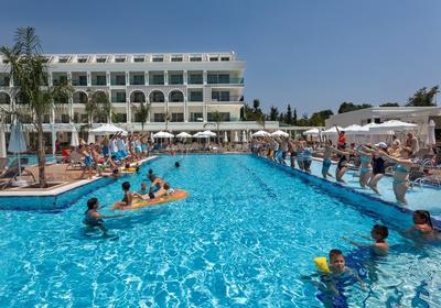 Karmir Resort & Spa