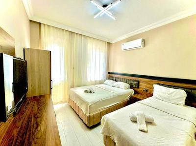 Grand Lavin Hotel