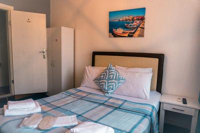 Lacivert Otel