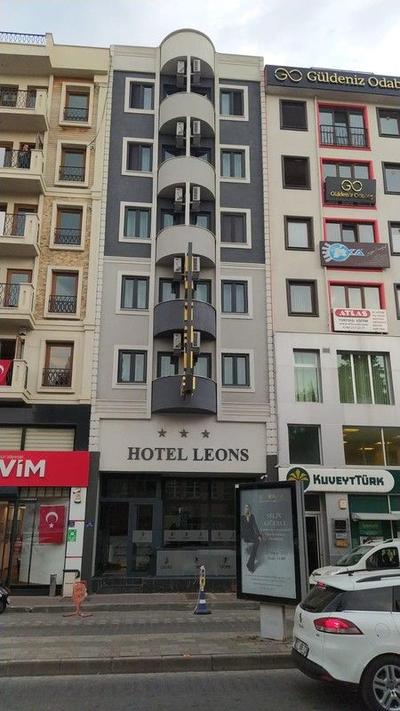 Leons Hotel