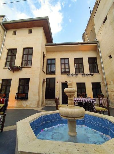 Hayadlı Konak