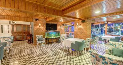 Alaroof Otel