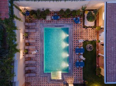 Motif Hotel