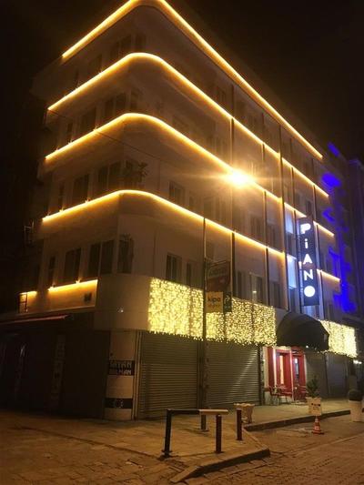 Piano Hotel