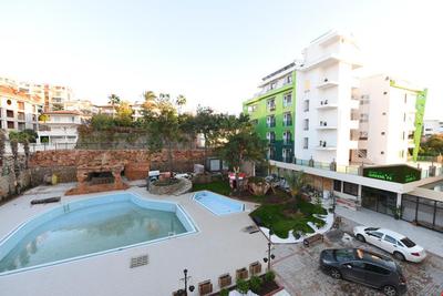 Green Life Hotel