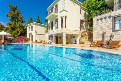 Myros Ortak Havuzlu Stüdyo