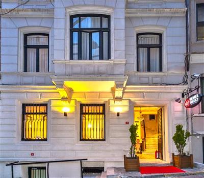 Next2 Hotel