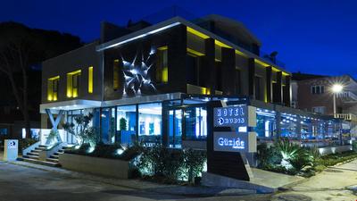 Rudis Deluxe Hotel