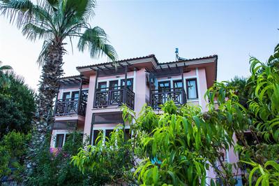 Pink Palace Otel