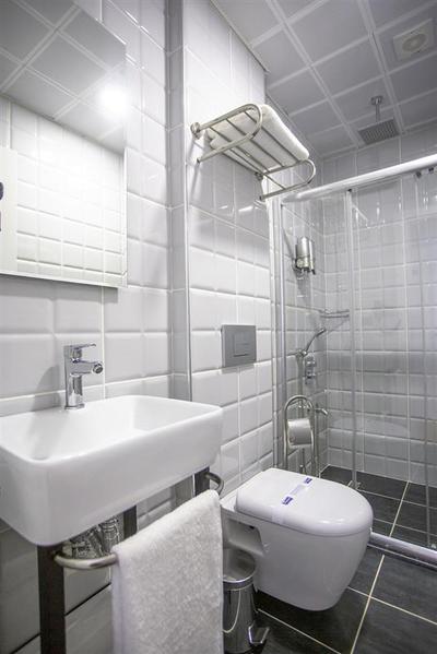 Uzer Otel