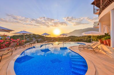 Hill House Adult Only +14