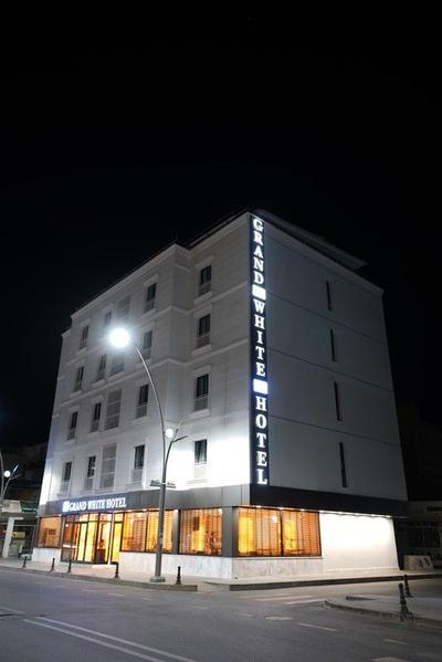 Grand White Hotel