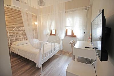 Karina Vineyard House