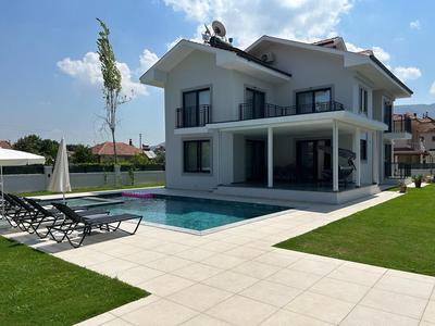 Villa's Tomris