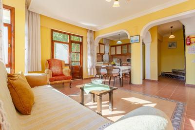 Arykandos Ortak Havuzlu Villa