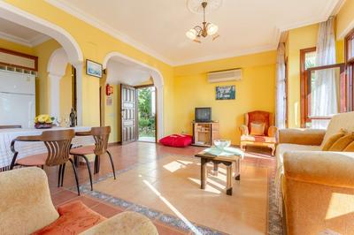 Arykandos Ortak Havuzlu Villa